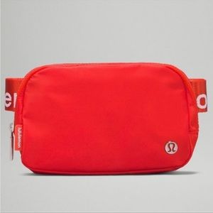 NWT Lululemon Everywhere Belt bag